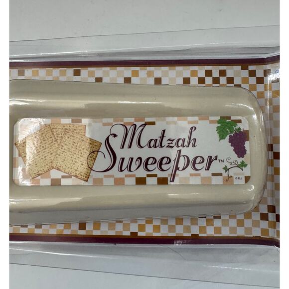 Handheld Matzah Sweeper Passover Jewish Gifts Gag Crumb Cleaner Rite Lite NEW - Picture 2 of 4
